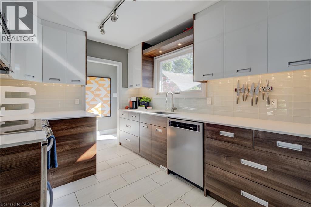 Photo 28 of 75 Somerset Crescent, Waterloo ON