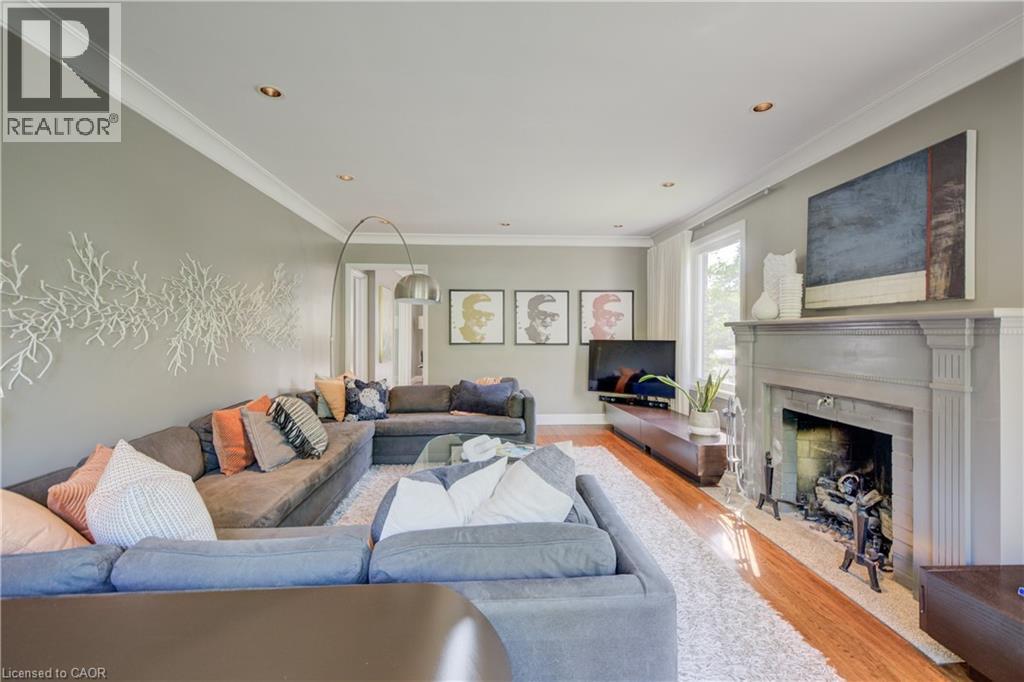 Photo 37 of 75 Somerset Crescent, Waterloo ON