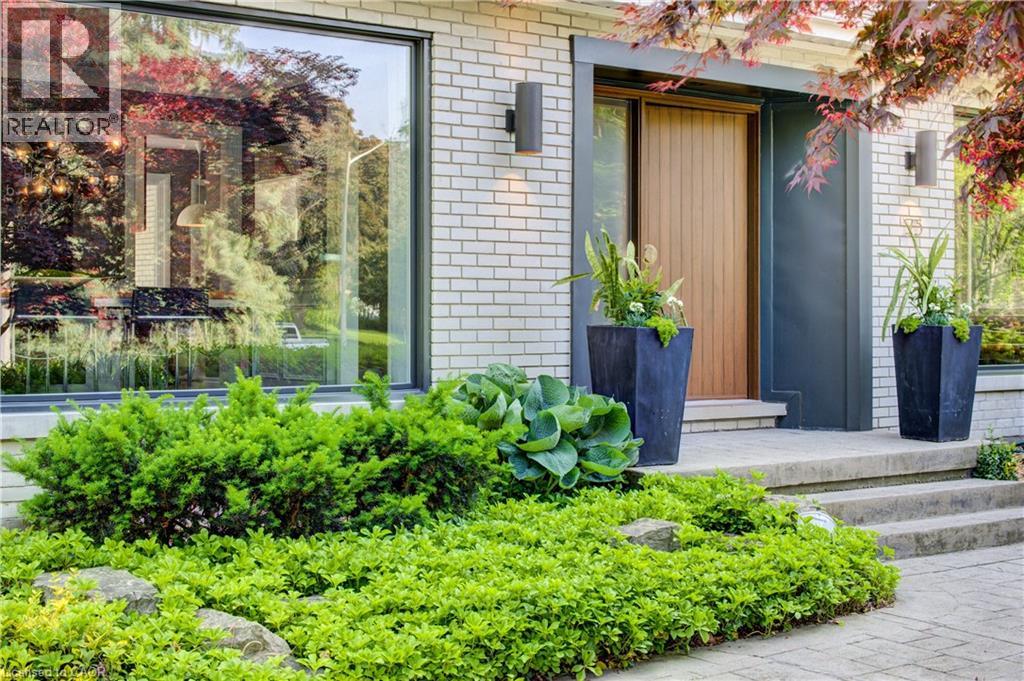 Photo 14 of 75 Somerset Crescent, Waterloo ON