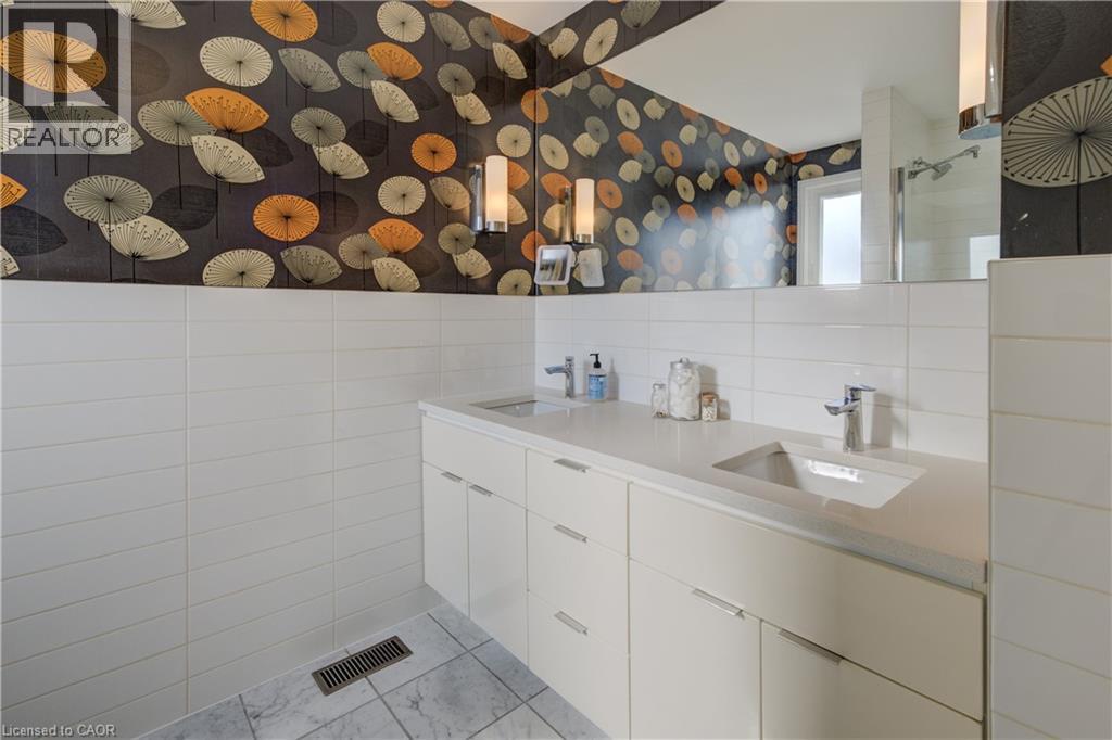 Photo 15 of 75 Somerset Crescent, Waterloo ON