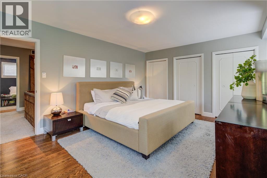 Photo 10 of 75 Somerset Crescent, Waterloo ON