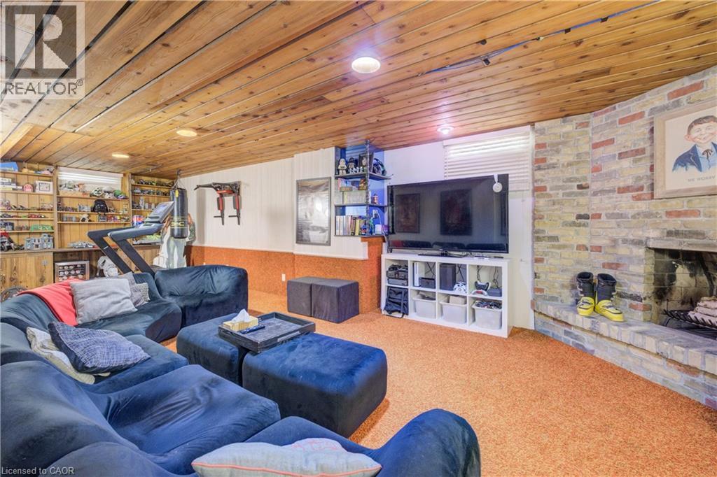 Photo 11 of 75 Somerset Crescent, Waterloo ON