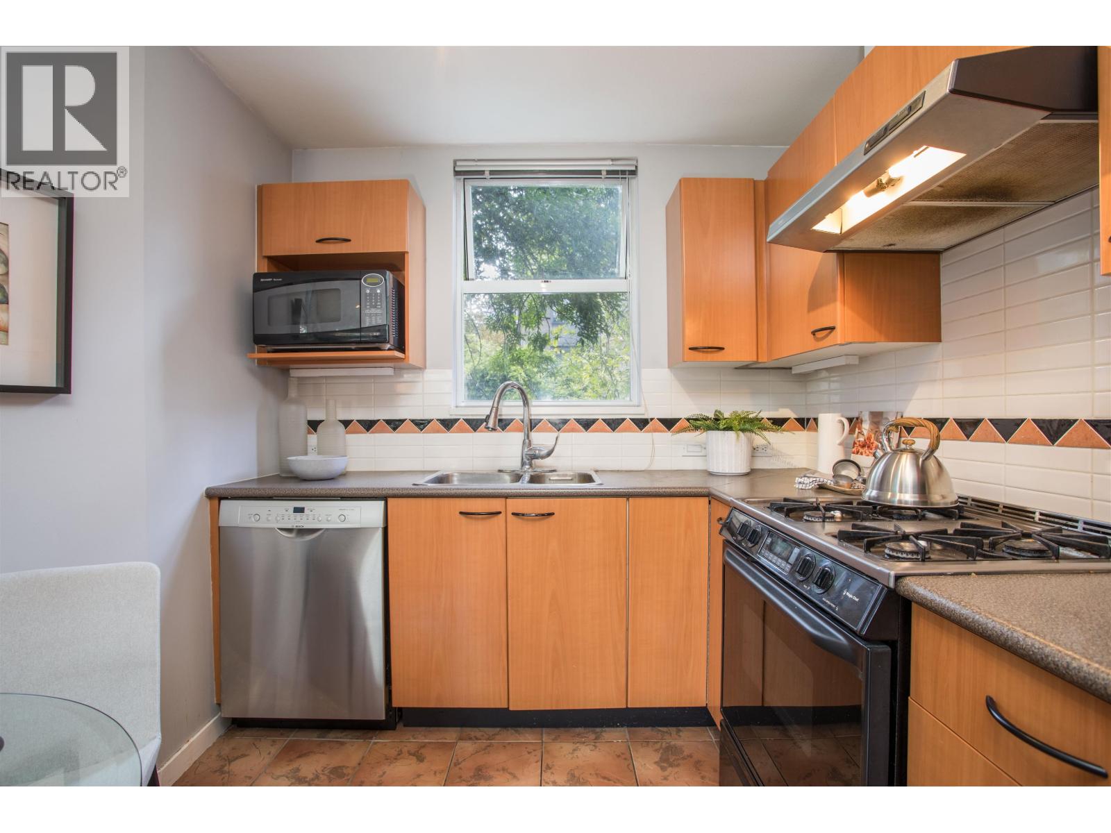 Photo 8 of 210 638 W 7th Avenue, Vancouver BC