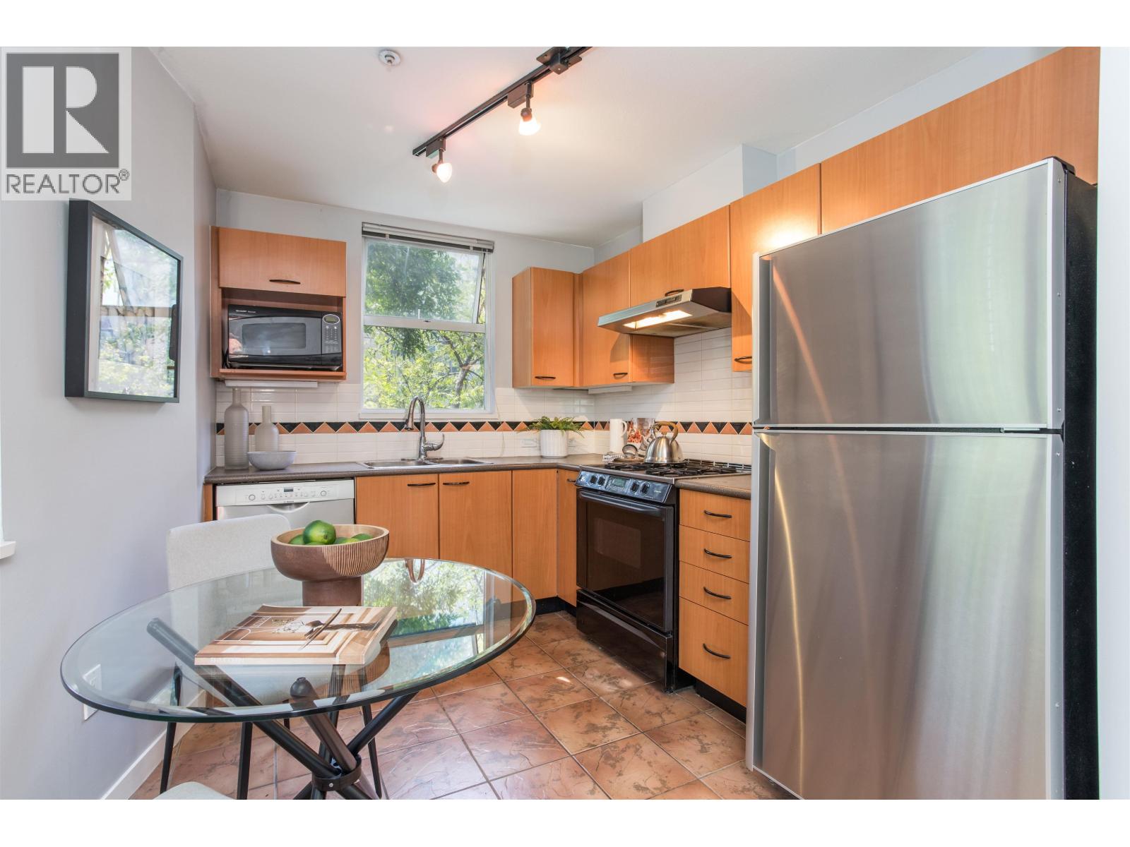 Photo 7 of 210 638 W 7th Avenue, Vancouver BC