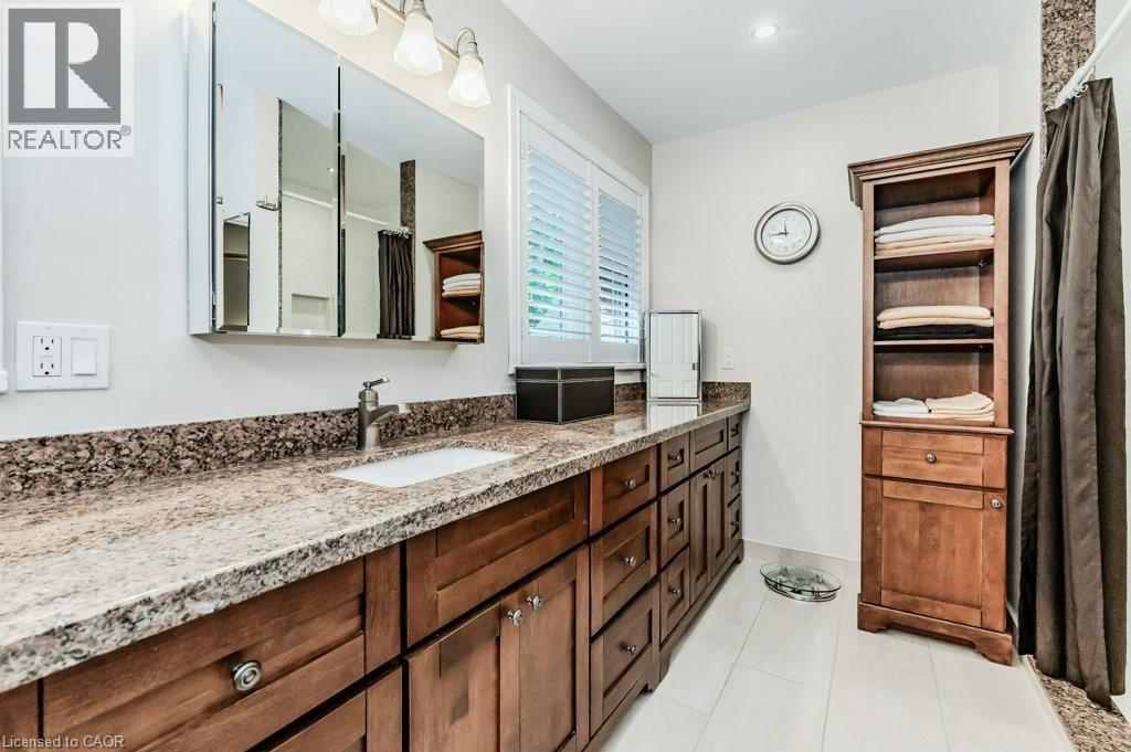 Photo 8 of 219 Corrie Crescent, Waterloo ON
