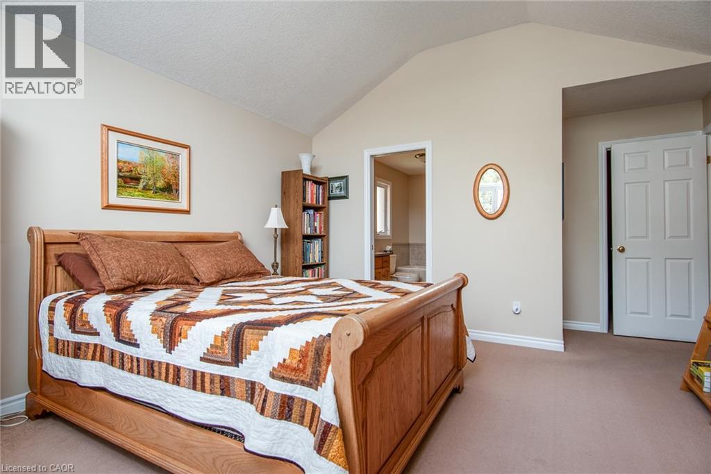 Photo 33 of 58 Zinkann Crescent, Wellesley ON