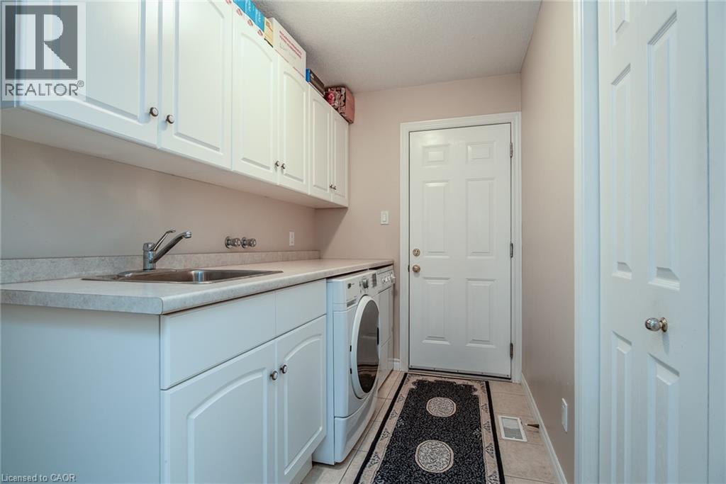 Photo 31 of 58 Zinkann Crescent, Wellesley ON