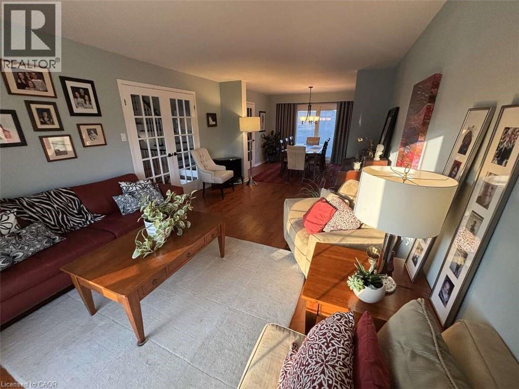 Photo 3 of 6942 Barrisdale Drive, Mississauga ON