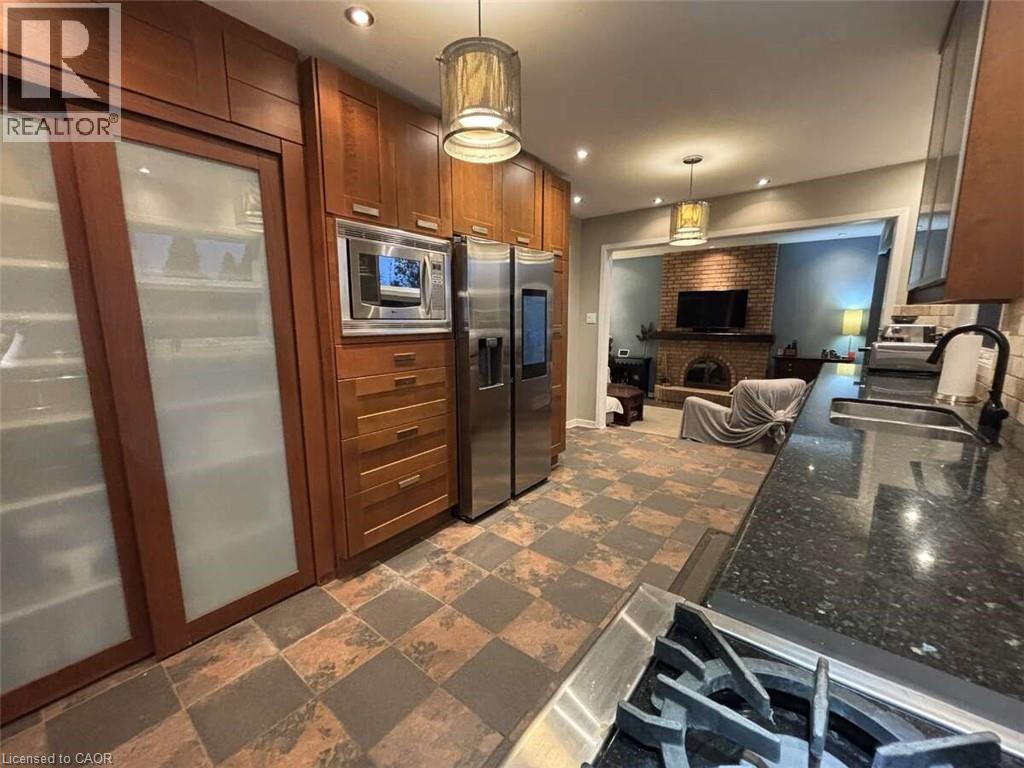 Photo 4 of 6942 Barrisdale Drive, Mississauga ON