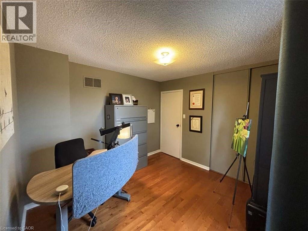 Photo 2 of 6942 Barrisdale Drive, Mississauga ON