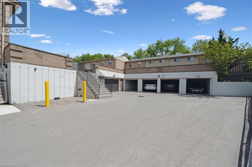 Photo 9 of 293 Fairway Road N Unit 33, Kitchener ON