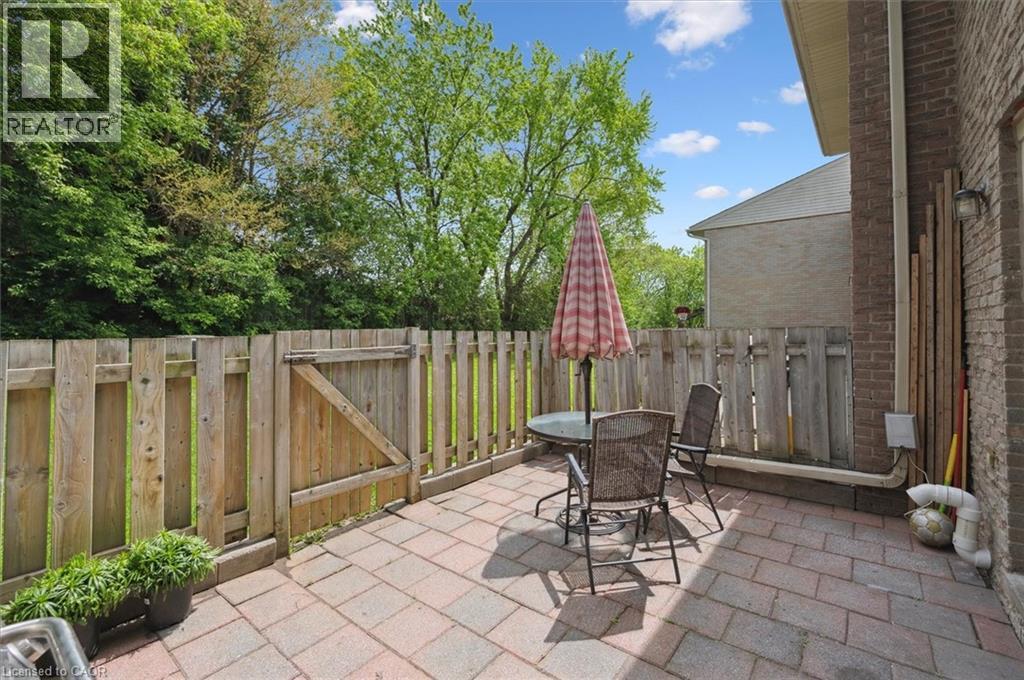 Photo 8 of 293 Fairway Road N Unit 33, Kitchener ON
