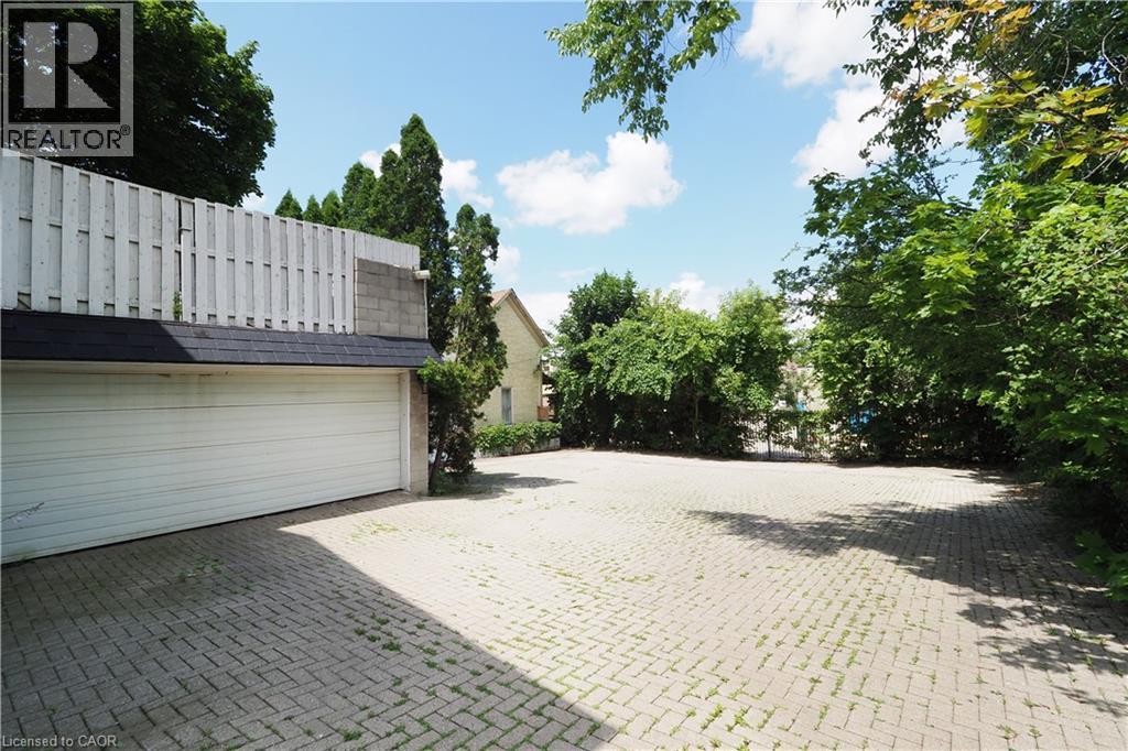 Photo 29 of 64 Francis Street N, Kitchener ON