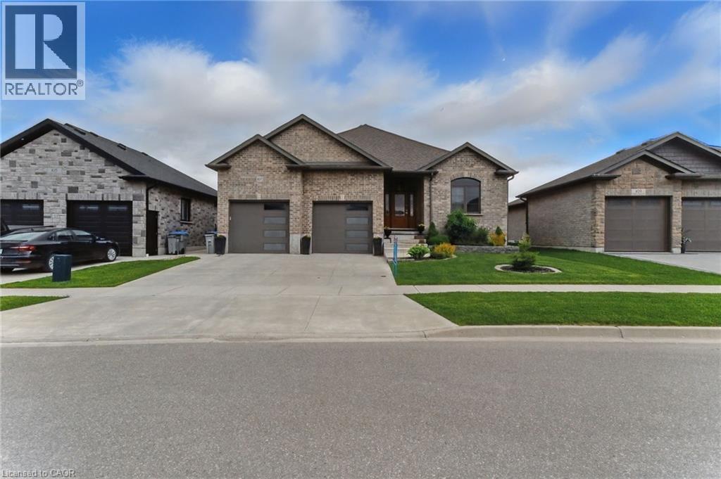 Photo 2 of 107 Forbes Crescent, Listowel ON