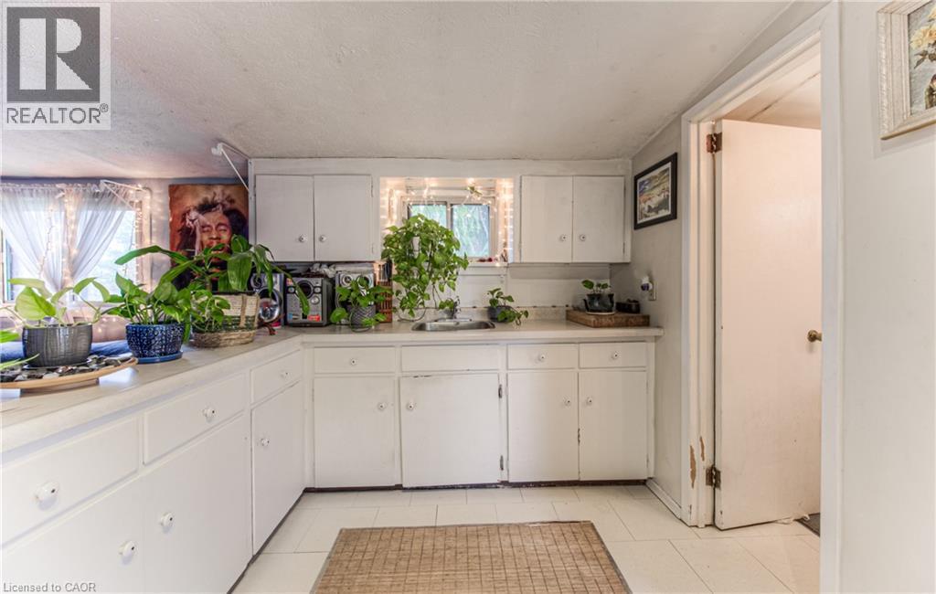 Photo 17 of 126 David Street, Kitchener ON