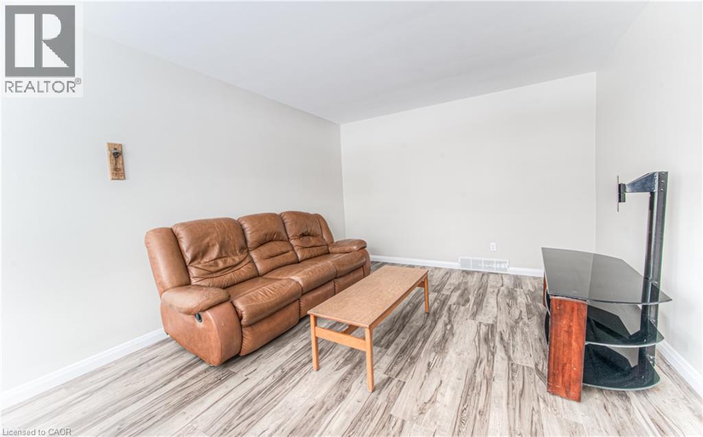Photo 25 of 42 Cardill Crescent, Waterloo ON