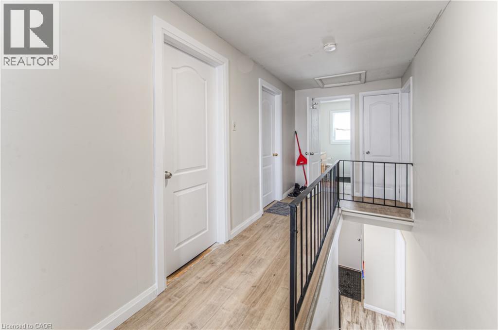 Photo 9 of 42 Cardill Crescent, Waterloo ON