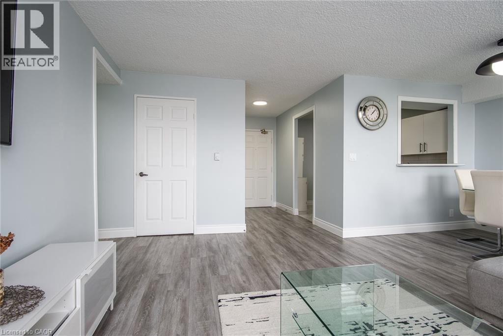 Photo 8 of 18 Holborn Court Unit 611, Kitchener ON