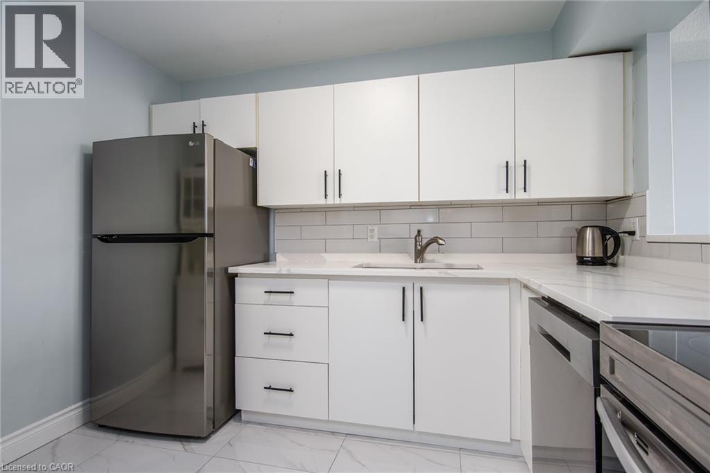 Photo 11 of 18 Holborn Court Unit 611, Kitchener ON
