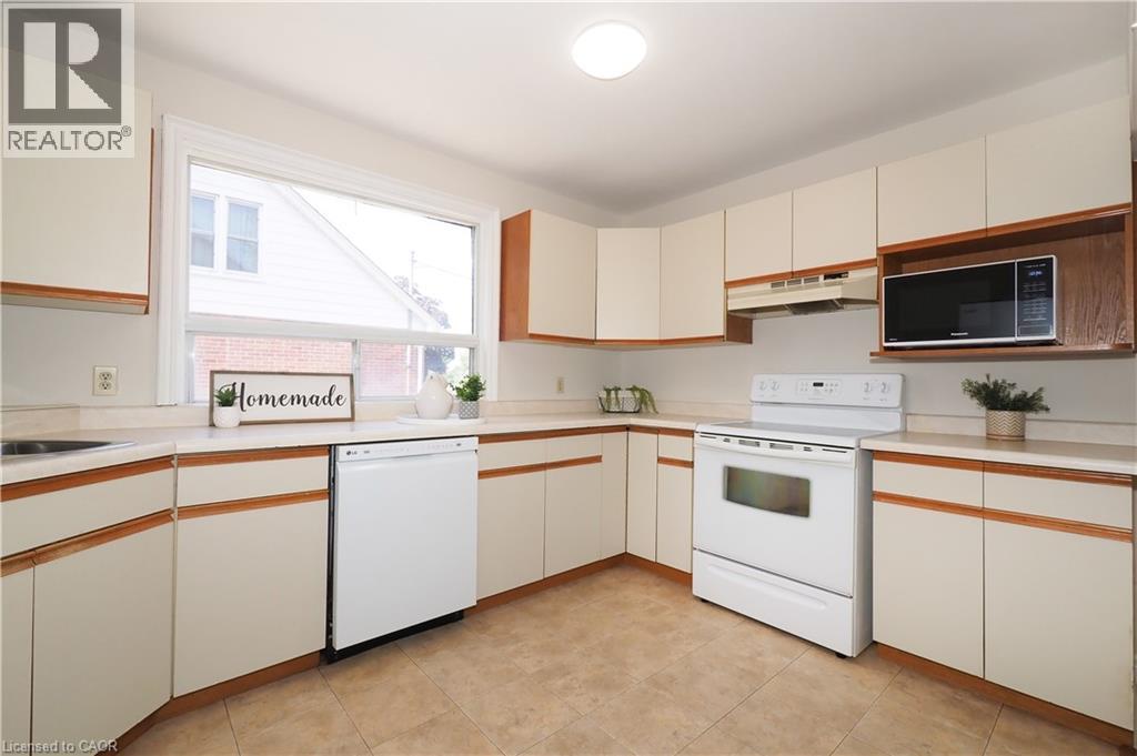 Photo 33 of 195 Sixth Avenue, Kitchener ON