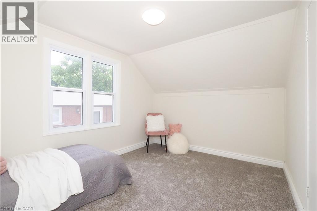 Photo 26 of 195 Sixth Avenue, Kitchener ON