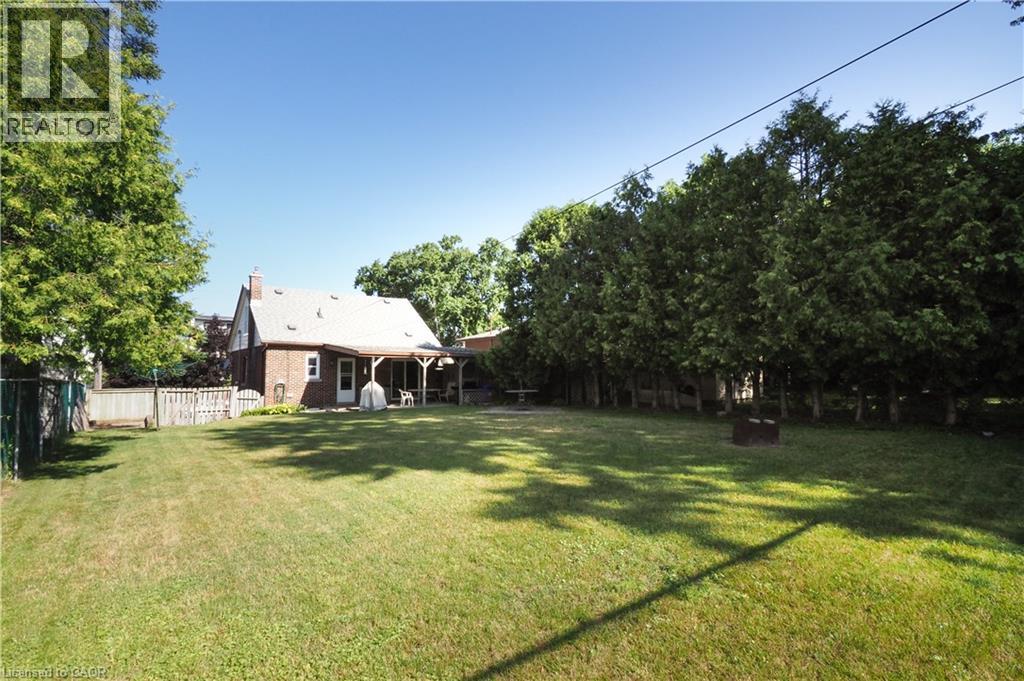 Photo 37 of 195 Sixth Avenue, Kitchener ON