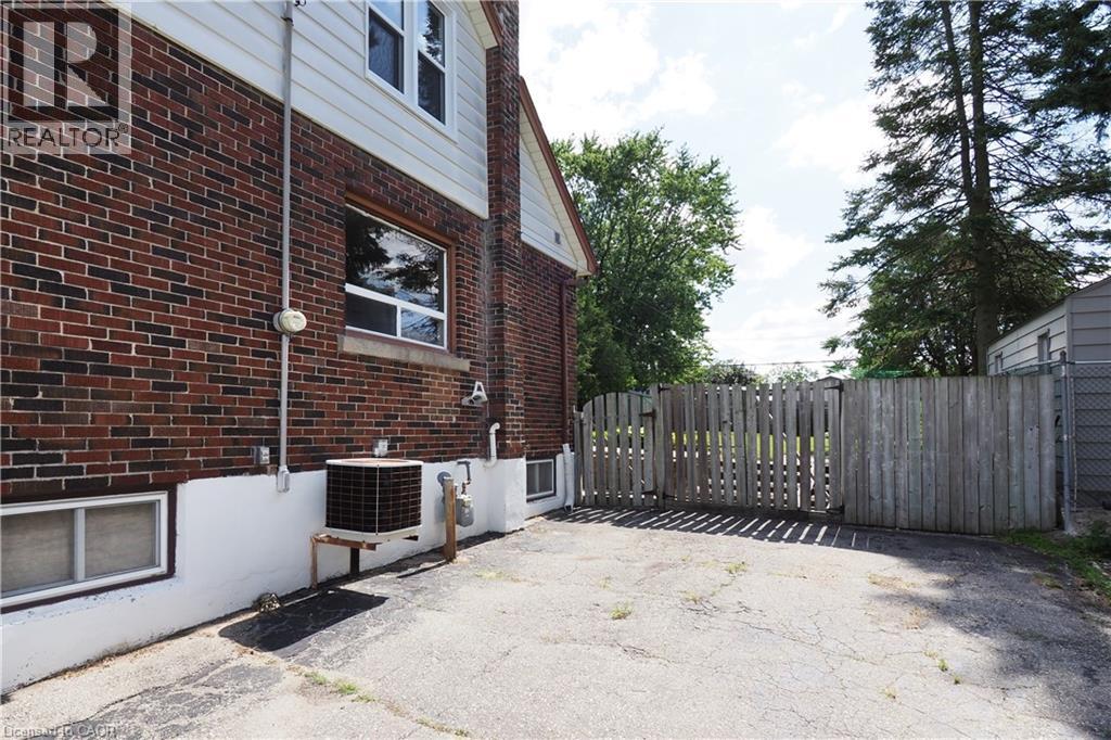 Photo 14 of 195 Sixth Avenue, Kitchener ON