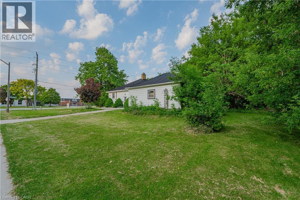 Photo 2 of 1060 Queens Bush Road, Wellesley ON