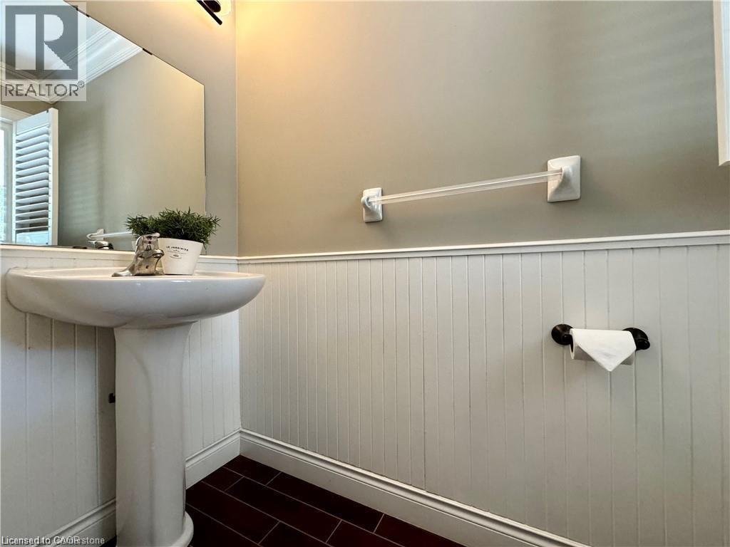 Photo 8 of 153 Sims Estate Drive Unit 1, Kitchener ON