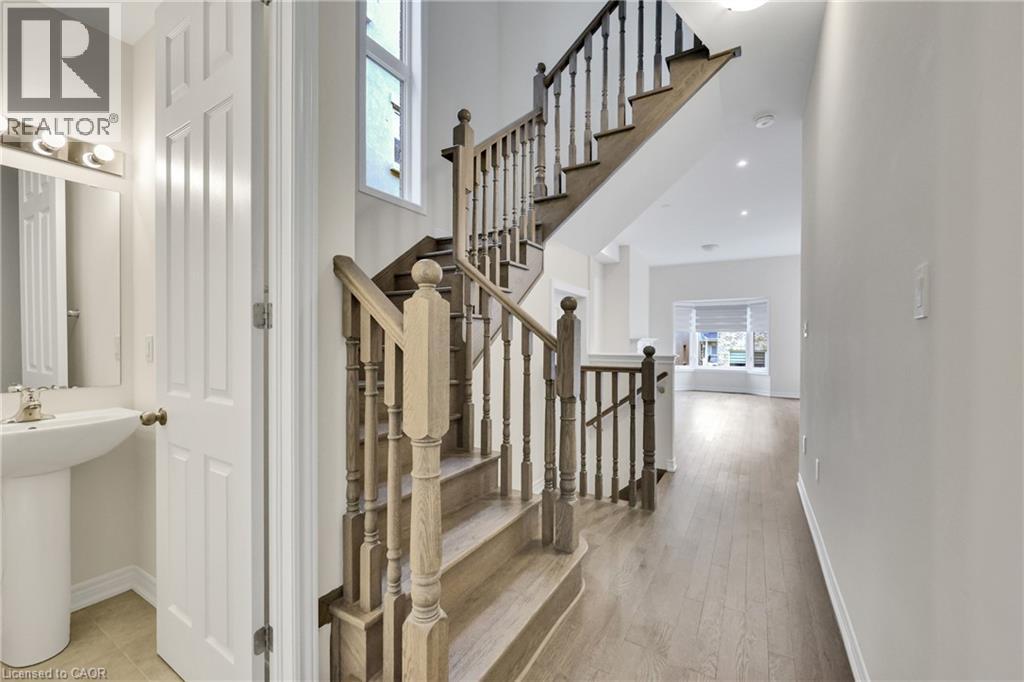 Photo 36 of 3936 Leonardo Street, Burlington ON