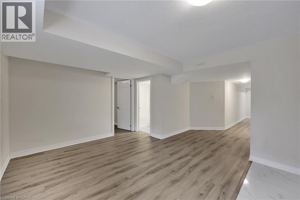 Photo 23 of 3936 Leonardo Street, Burlington ON