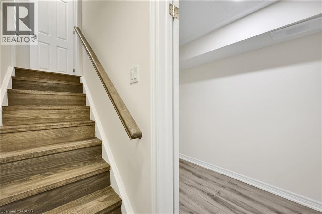 Photo 4 of 3936 Leonardo Street, Burlington ON