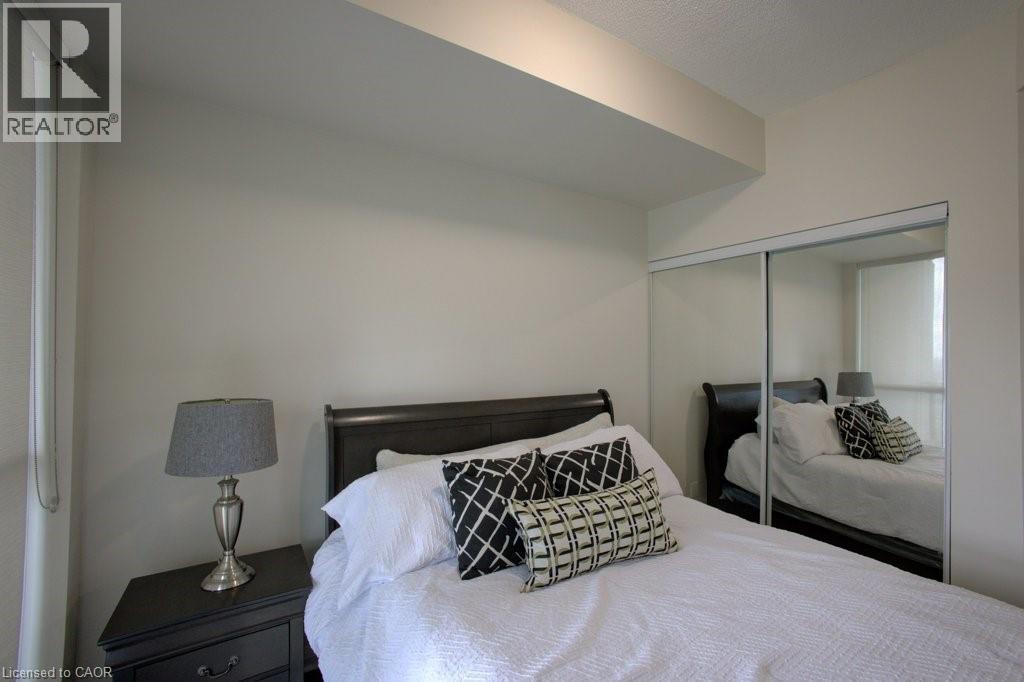 Photo 13 of 75 Eglinton Avenue W Unit 1601, Mississauga ON