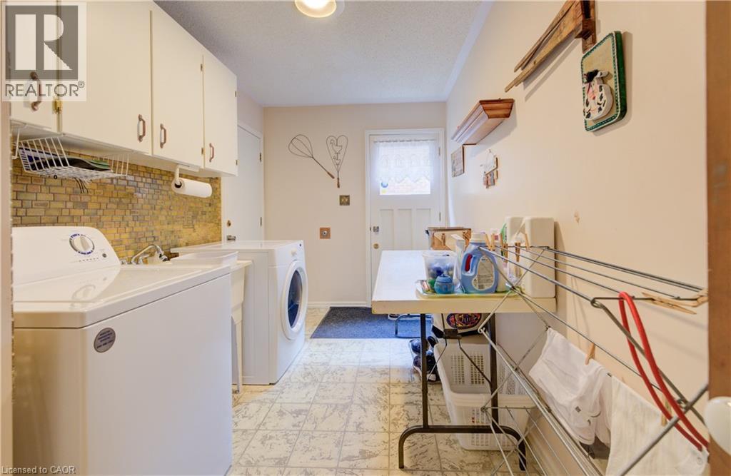 Photo 40 of 457 Stillmeadow Circle, Waterloo ON