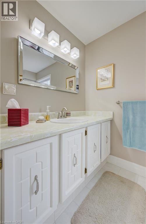 Photo 33 of 457 Stillmeadow Circle, Waterloo ON