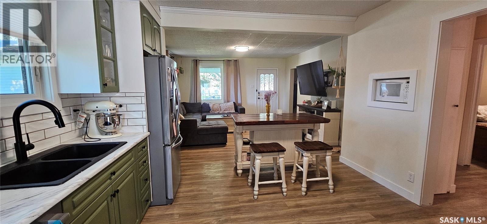 Single Family House Bungalow for Sale in  Sidney STREET E Swift Current 