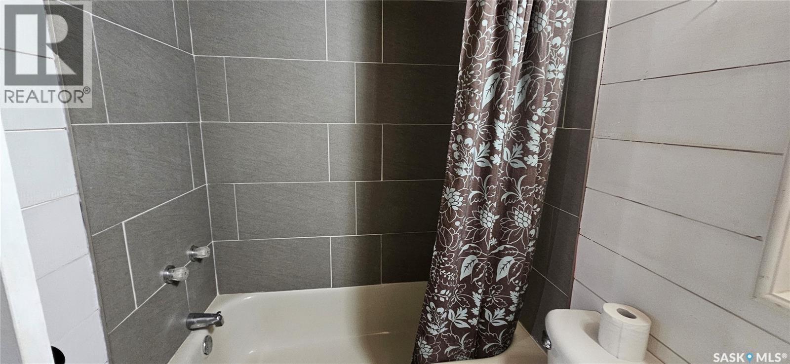 Single Family House Bungalow for Sale in  Sidney STREET E Swift Current 