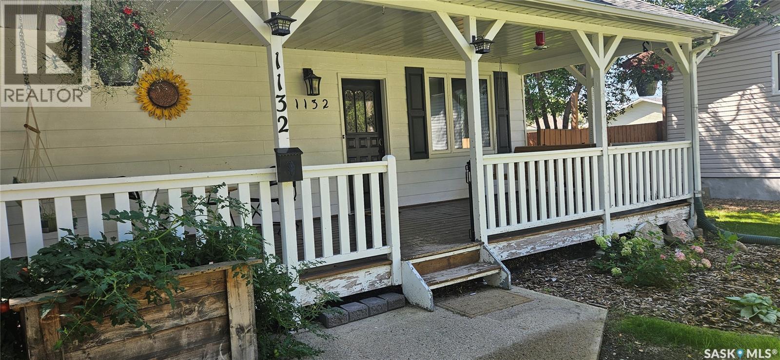 Single Family House Bungalow for Sale in  Sidney STREET E Swift Current 
