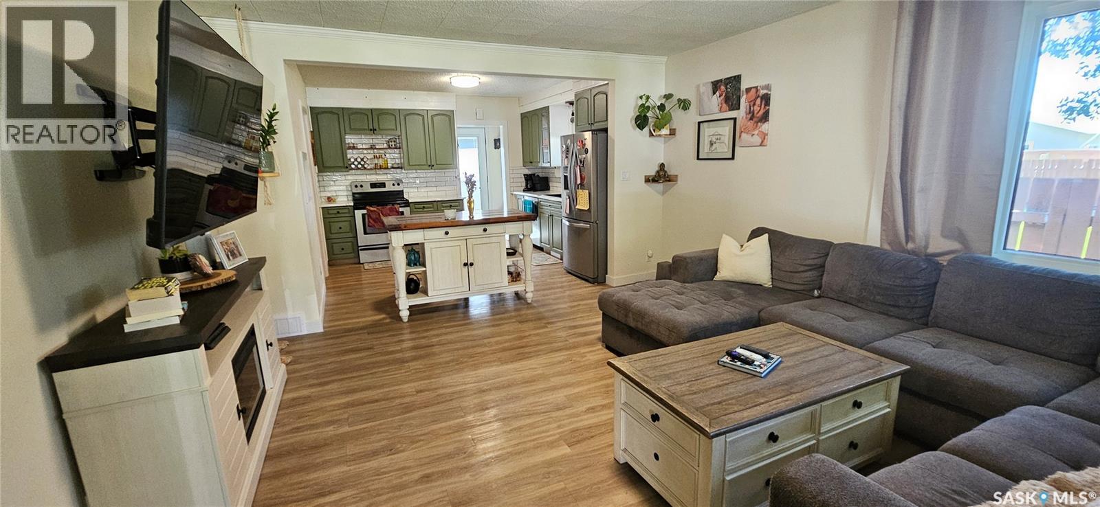 Single Family House Bungalow for Sale in  Sidney STREET E Swift Current 