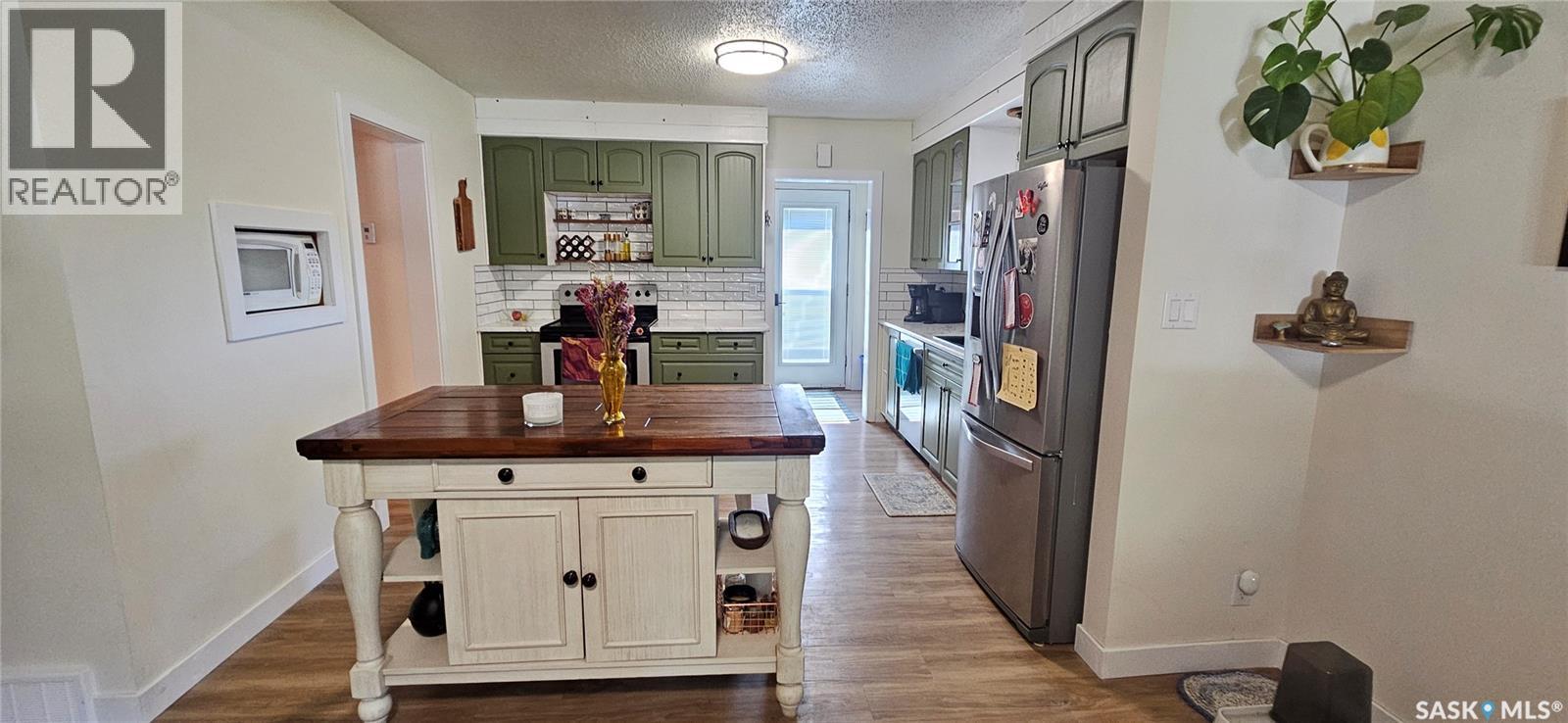 Single Family House Bungalow for Sale in  Sidney STREET E Swift Current 