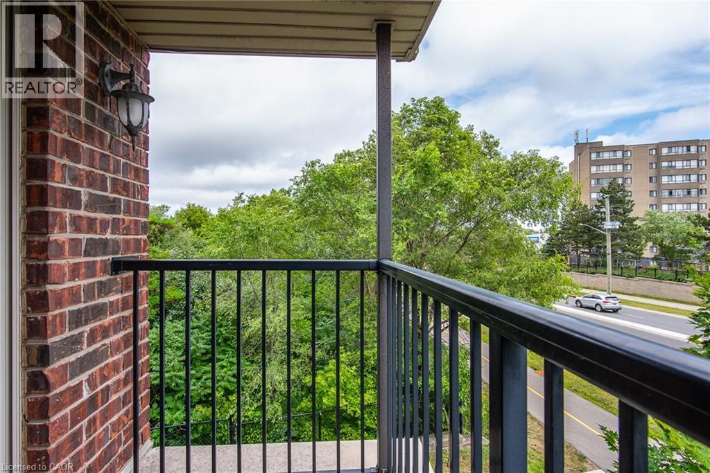 Photo 5 of 950 Highland Drive W Unit 32, Kitchener ON