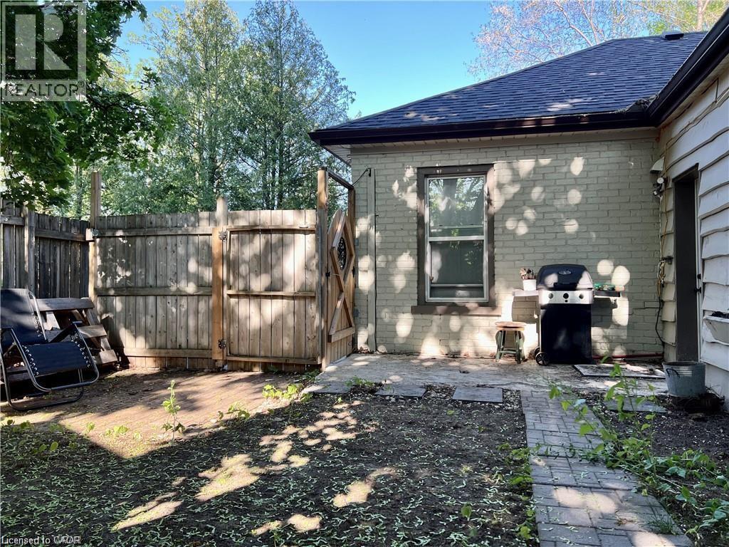 Photo 17 of 14 Barrie Lane, Cambridge ON