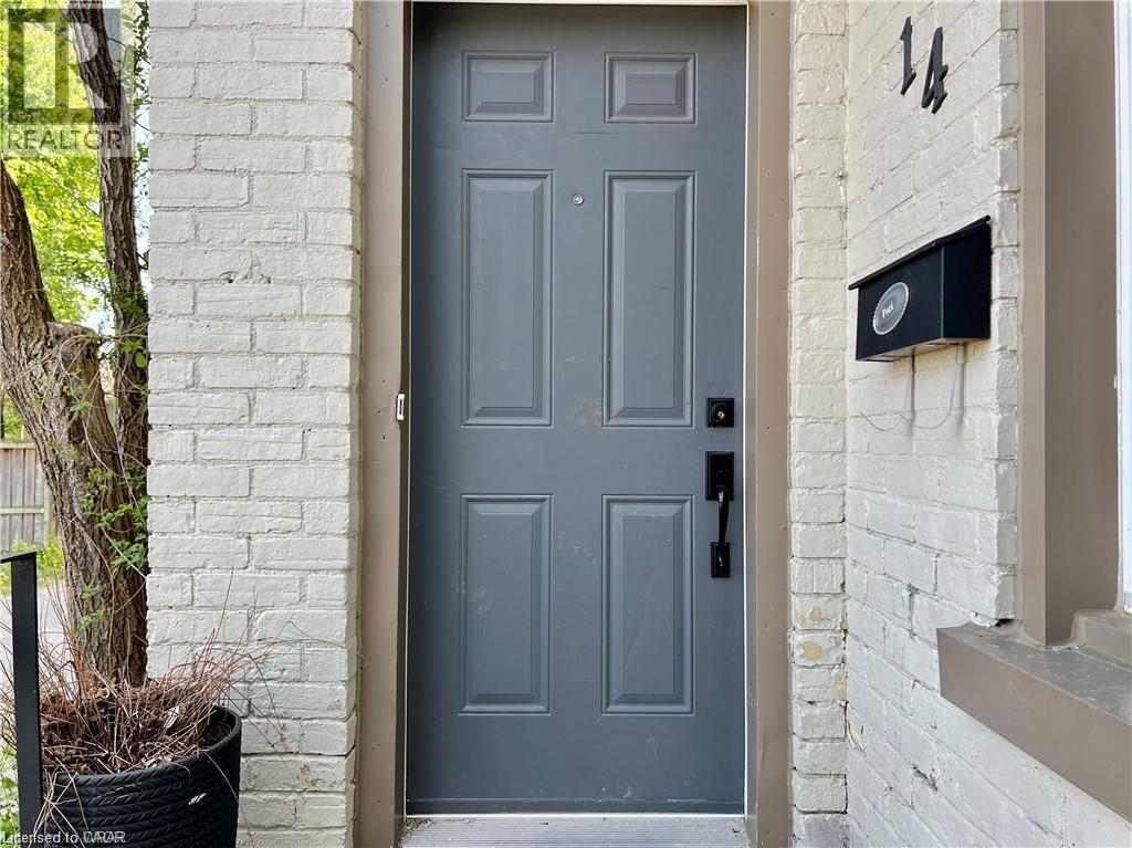Photo 4 of 14 Barrie Lane, Cambridge ON