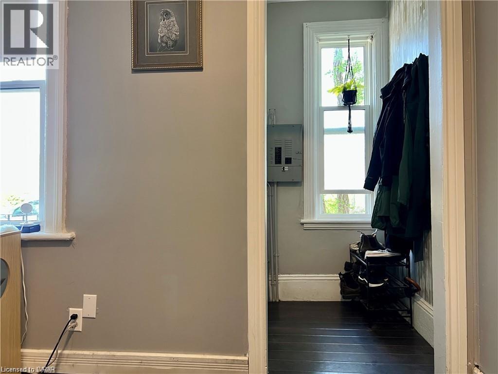 Photo 5 of 14 Barrie Lane, Cambridge ON
