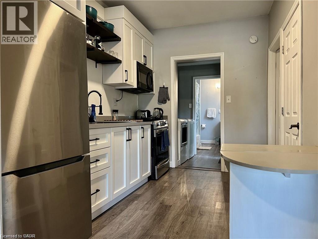 Photo 8 of 14 Barrie Lane, Cambridge ON