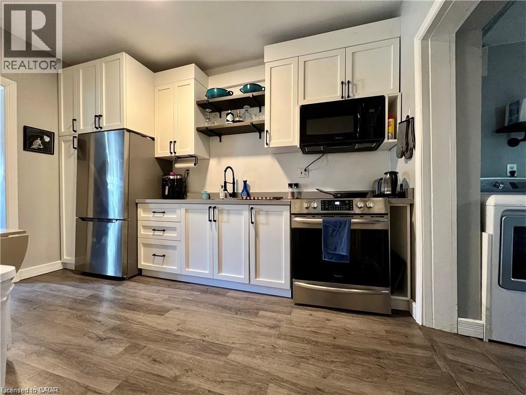 Photo 9 of 14 Barrie Lane, Cambridge ON