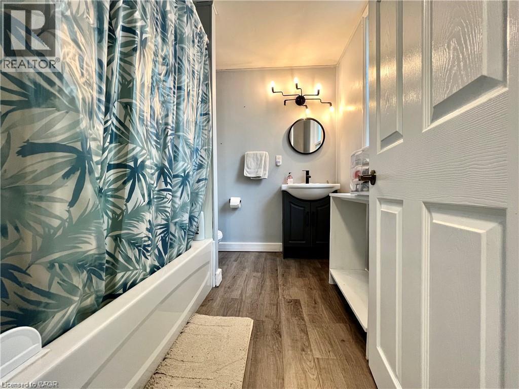 Photo 11 of 14 Barrie Lane, Cambridge ON