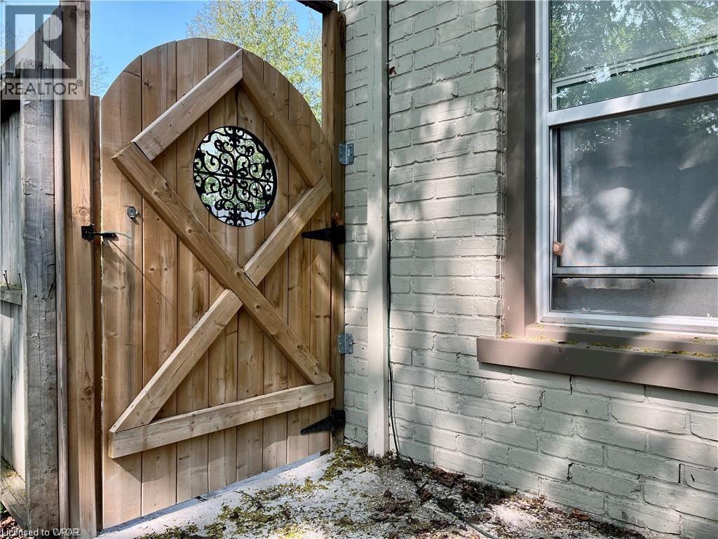 Photo 15 of 14 Barrie Lane, Cambridge ON