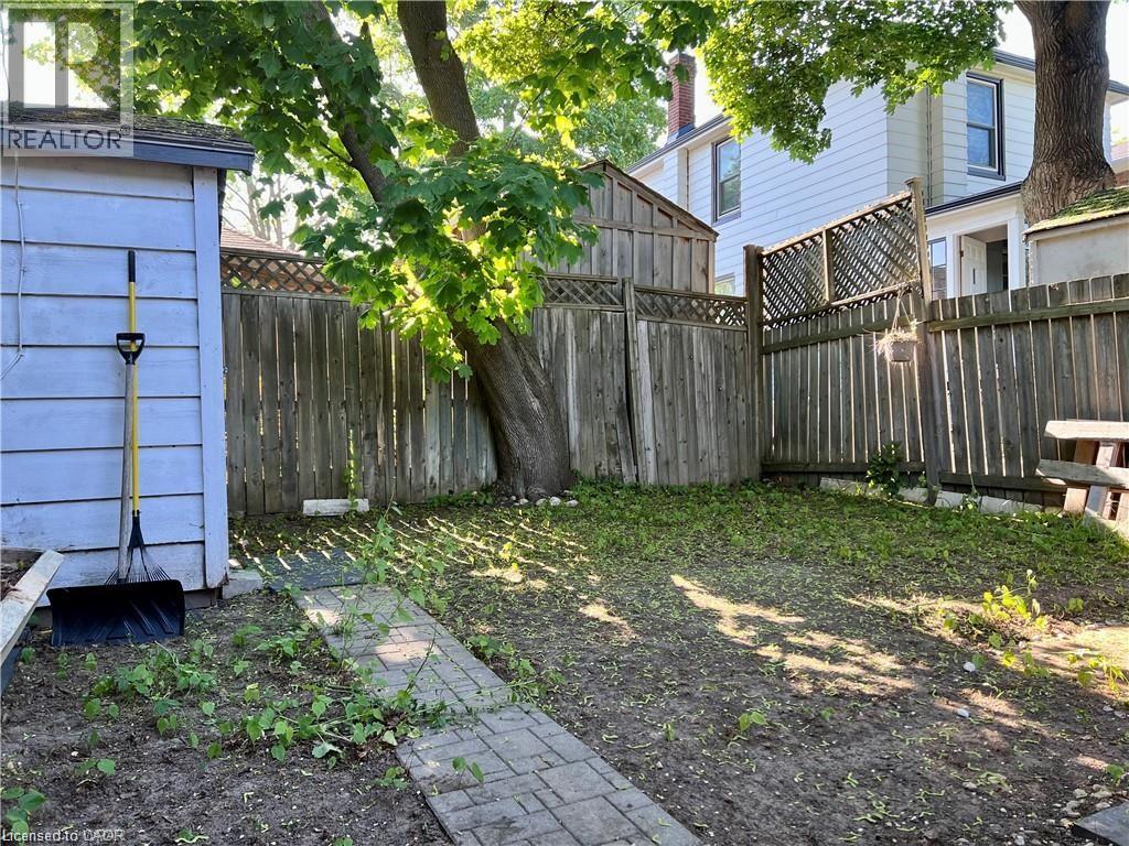Photo 16 of 14 Barrie Lane, Cambridge ON