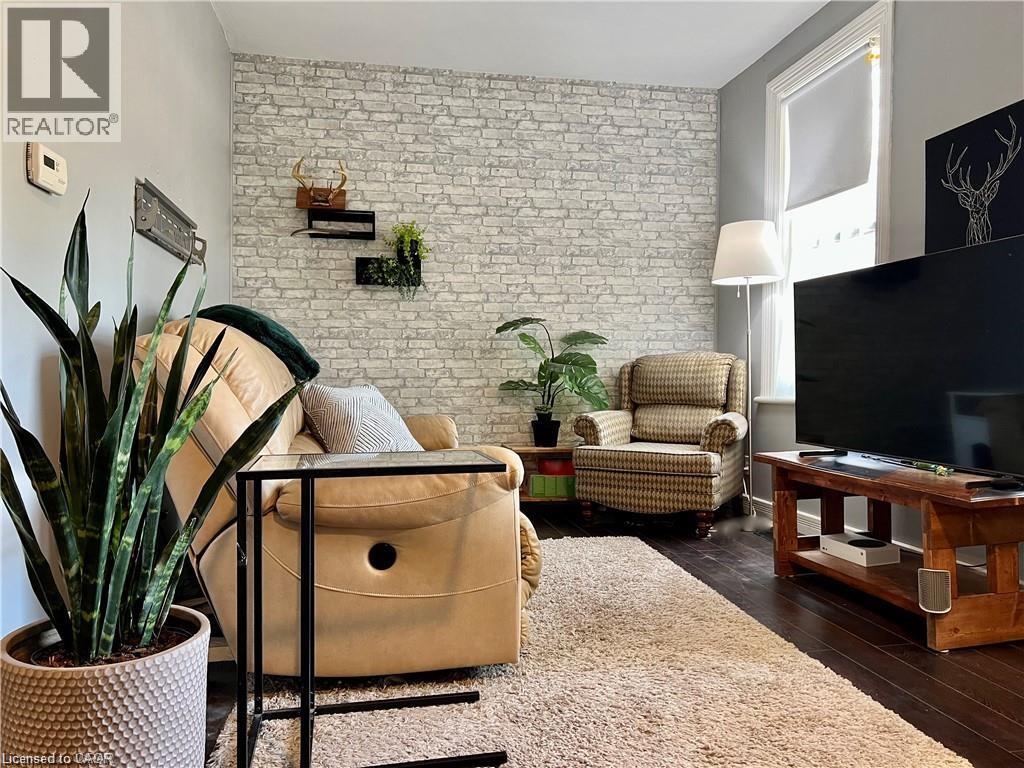 Photo 6 of 14 Barrie Lane, Cambridge ON